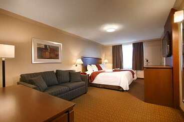 هتل Best Western Plus Guildwood Inn