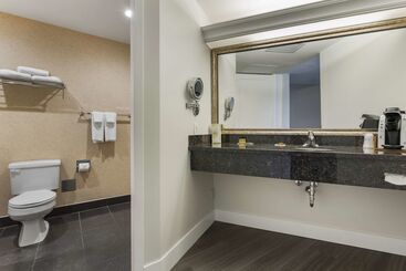 Best Western Plus Kelowna Hotel & Suites