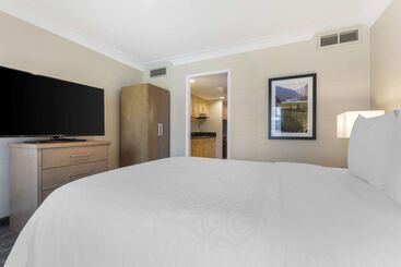 Best Western Plus Kelowna Hotel & Suites