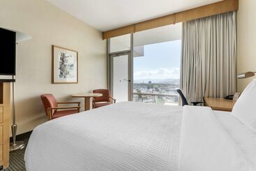 Best Western Plus Kelowna Hotel & Suites