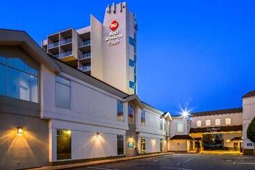 Best Western Plus Kelowna Hotel & Suites