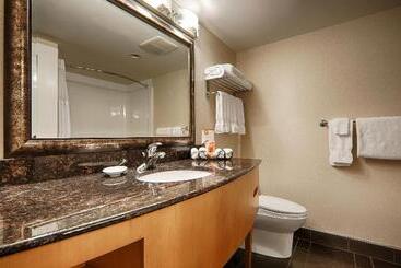 Best Western Plus Kelowna Hotel & Suites