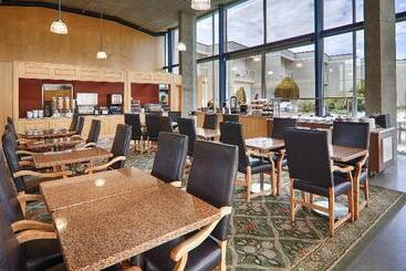 Best Western Plus Kelowna Hotel & Suites