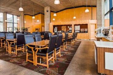 Best Western Plus Kelowna Hotel & Suites