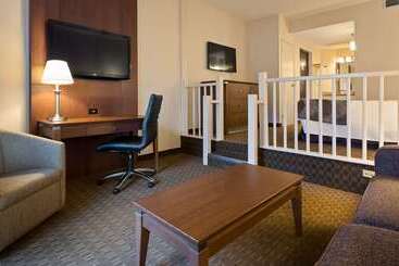 هتل Best Western Plus Lamplighter Inn & Conference Centre