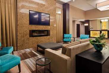 هتل Best Western Plus Lamplighter Inn & Conference Centre