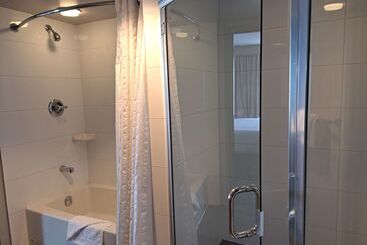 هتل Best Western Plus Vancouver Airport