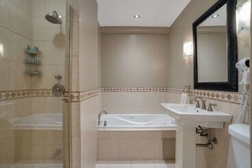 Best Western Ville Marie Hotel & Suites