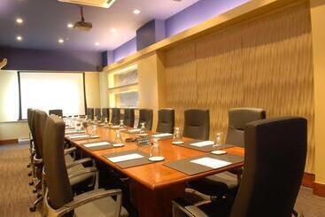 Best Western Ville Marie Hotel & Suites