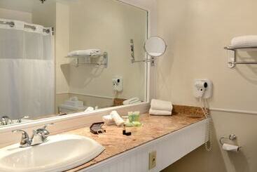 Best Western Ville Marie Hotel & Suites