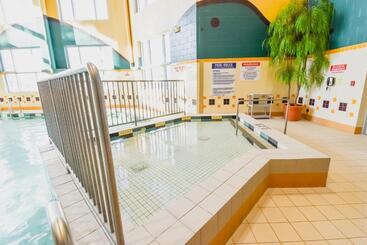 هتل Canad Inns Destination Centre Polo Park