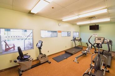 هتل Canad Inns Destination Centre Polo Park