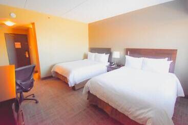 هتل Canad Inns Destination Centre Portage La Prairie