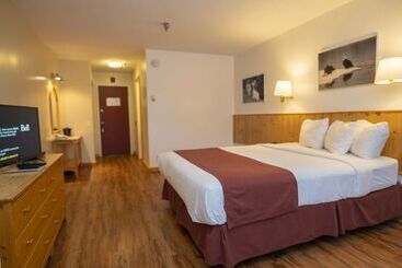 هتل Canadas Best Value Inn River View