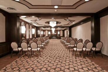 هتل Chateau Lacombe