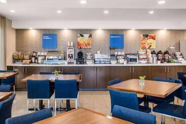 هتل Comfort Inn Montreal Aeroport