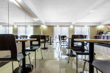 هتل Comfort Inn