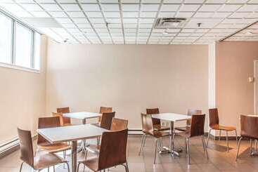 هتل Comfort Suites Downtown