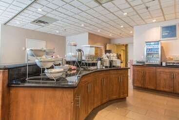 هتل Comfort Suites Downtown