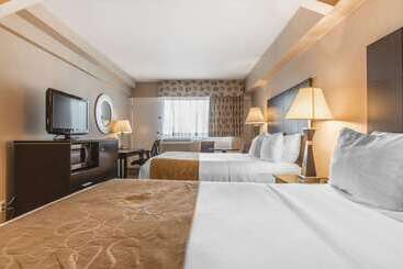 هتل Comfort Suites Downtown