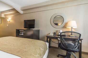 هتل Comfort Suites Downtown