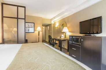 هتل Comfort Suites Downtown