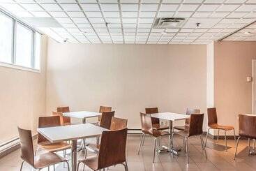 هتل Comfort Suites Downtown