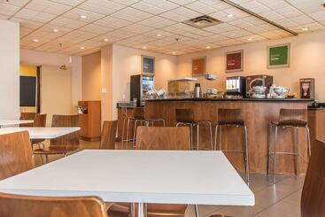 هتل Comfort Suites Downtown
