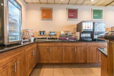 هتل Comfort Suites Downtown