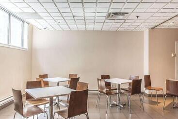 هتل Comfort Suites Downtown