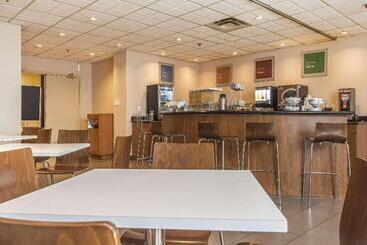 فندق Comfort Suites Downtown