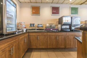 هتل Comfort Suites Downtown