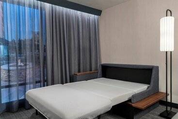 هتل Courtyard By Marriott Regina Downtown
