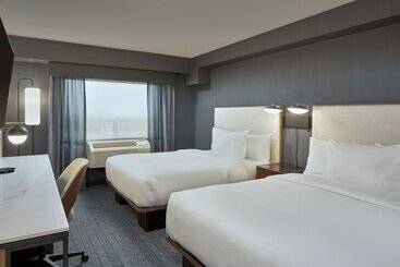 هتل Courtyard By Marriott Regina Downtown