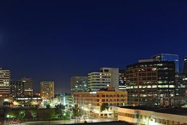 هتل Courtyard By Marriott Regina Downtown