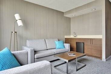 Hotelli Courtyard By Marriott Toronto Downtown