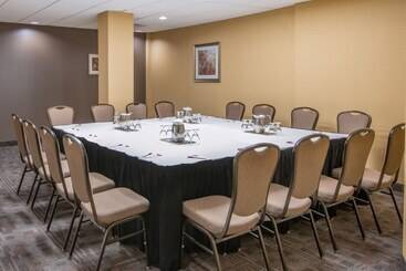 هتل Crowne Plaza Kitchener Waterloo, An Ihg