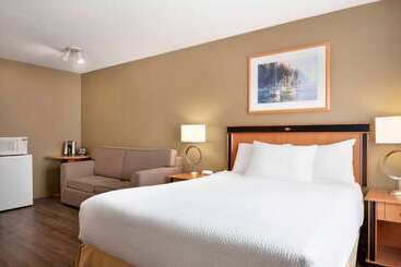 هتل Days Inn By Wyndham Nanaimo