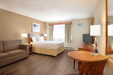 هتل Days Inn By Wyndham Nanaimo