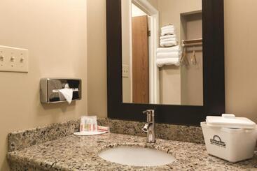 هتل Days Inn By Wyndham Nanaimo