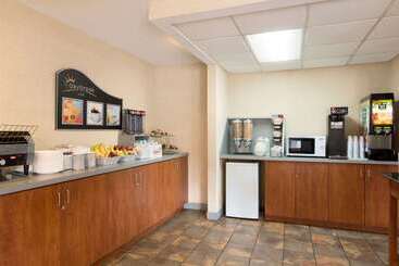 هتل Days Inn By Wyndham Niagara Falls Near The Falls