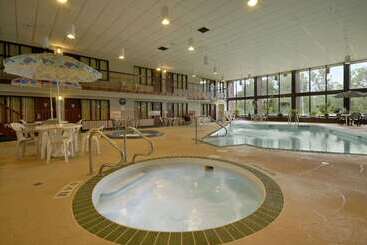 هتل Howard Johnson By Wyndham Portage La Prairie