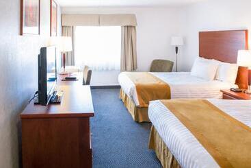 هتل Howard Johnson By Wyndham Portage La Prairie