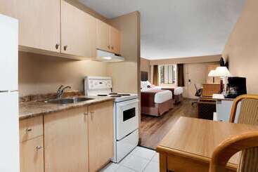 ホテル Days Inn By Wyndham Victoria Uptown