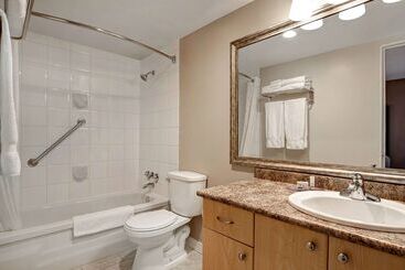 ホテル Days Inn By Wyndham Victoria Uptown