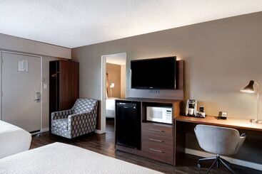 ホテル Days Inn By Wyndham Victoria Uptown