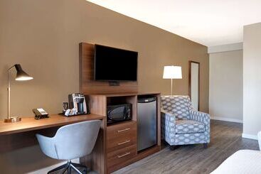 ホテル Days Inn By Wyndham Victoria Uptown