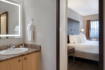 ホテル Days Inn By Wyndham Victoria Uptown