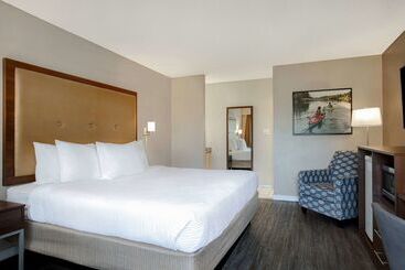 ホテル Days Inn By Wyndham Victoria Uptown