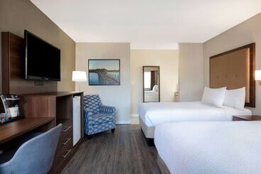 ホテル Days Inn By Wyndham Victoria Uptown